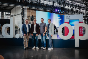 Unterzeichnung der Partnervereinbarung beim d.velop SUMMIT 2026 (Foto: d.velop)