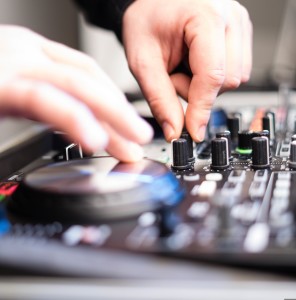 Abmischen: KI-Musik soll generell gekennzeichnet werden (Foto: Steffen Frank, pixabay.com)