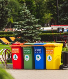 Tonnen: Wirkung von Recycling wird oft überschätzt (Foto: Vlad Vasnetsov, pixabay.com)