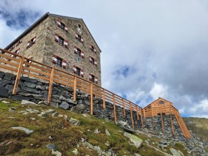 Neue Prager Hütte: rüstet wegen Klimawandels auf Trockenklos um (Moritz Pfeiffer, alpenverein.de)