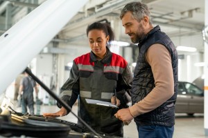 Lohnt sich noch eine Reparatur? (Foto: Unsplash)