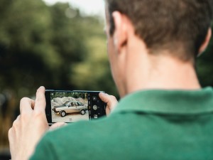 Welcher Preis kann für ihr Auto aktuell erzielt werden? (Foto: milan degraeve/Unsplash)