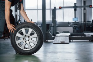 Lohnt sich eine neue Bereifung vor dem Verkauf? (Foto: Unsplash)
