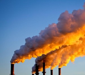 Rauchende Schlote: Wirtschaft für viele wichtiger als Klimawandel (Foto: pixabay.com, DragonDash)