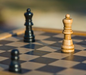 Schach: KI und Menschen halten Spannung unterschiedlich aufrecht (Foto: pixabay.com, ha11ok)