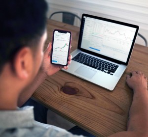 User: Zunehmend hilft KI bei Finanztransaktionen (Foto: TheInvestorPost, pixabay.com)