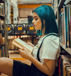 Bibliothek: Besucher nutzen sie nicht nur zum Buchausleihen (Foto: carolmalmeida03, pixabay.com)