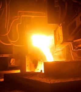 Hochofen: Abfall aus der Stahlproduktion schützt das Klima (Foto: zephylwer0, pixabay.com)