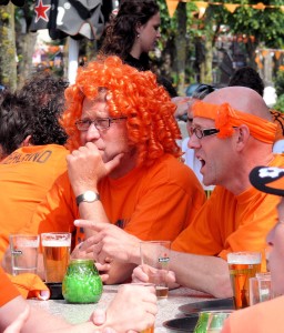 Fußballfans: Sie werden mit Werbung für Ungesundes traktiert (Foto: Leonie Schoppema, pixabay.com)