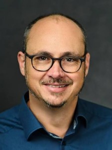 Sawyer Fuller: Von ihm konzipierter Robo "DirectHop" landet auf drei Beinchen (Foto: Mark Stone)