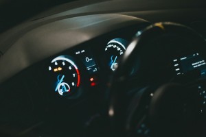 Welche Warnleuchte sollte besser nicht ignoriert werden? (Foto: Unsplash)