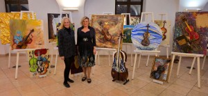 Sandra Diepenseifen (Öst. Kulturforum Bratislava), curator Michaela Lukmann, MA MBA (© Mikizzaner)
